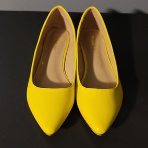 Yellow Pointed toe Flats